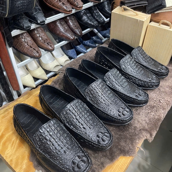 Giày lười gù da cá sấu
